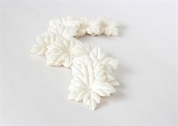 Лепестки пуансетий 4 см белые, 10 шт - фото 9646